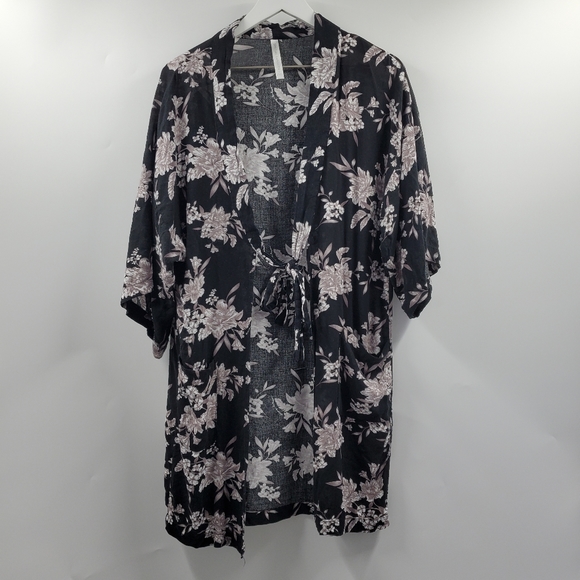 Spiritual Gangster Black Cream Maya Kimono Floral - Picture 1 of 6